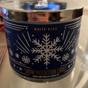 B&BW White Barn Snow Mountain Lodge Candle